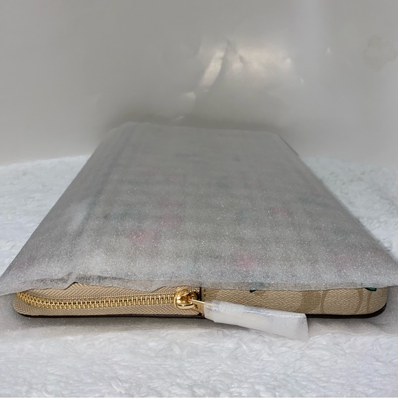 Coach ๐ Laptop Sleeve In Signature Canvas With Heart Cherry Print New - Picture 12 of 12